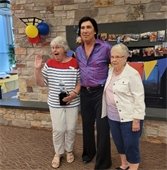 Picture of Dazzling Neil and two lady guests at The Lodge Chicken Dinner.