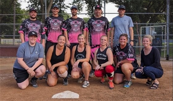 Picture of an adult softball team